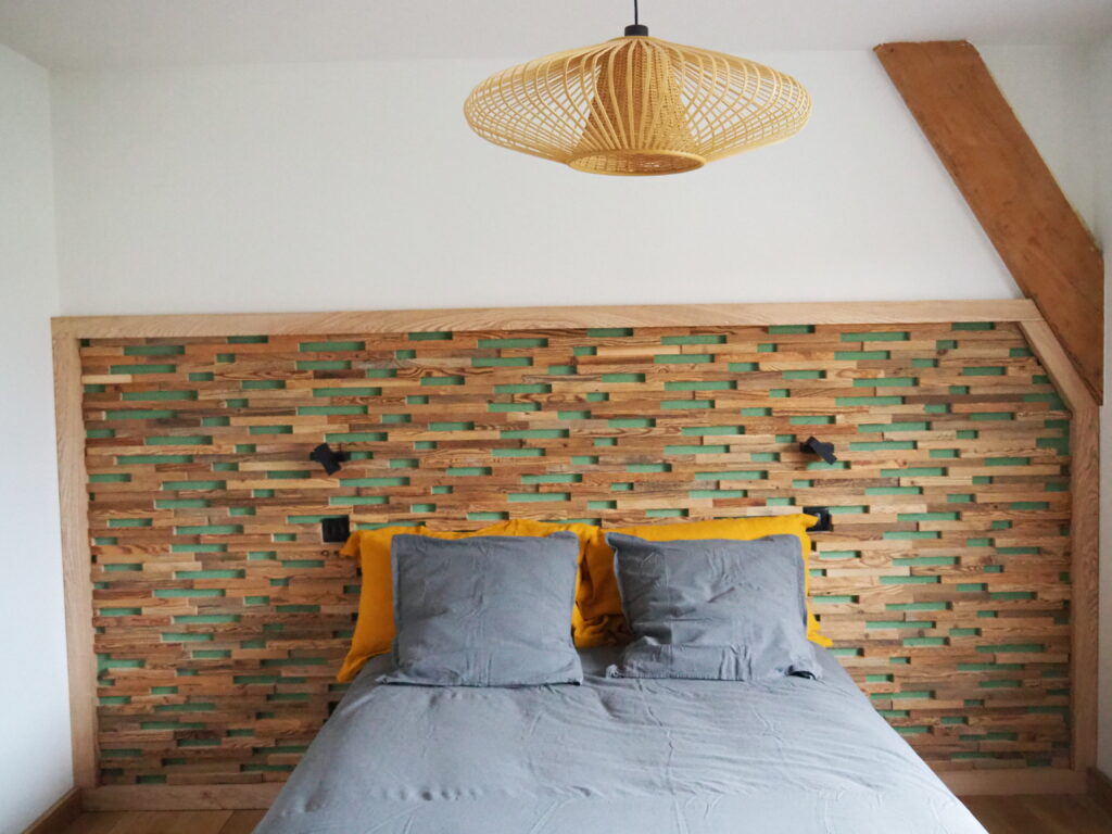 Charred wood and 3D panels, show-room located FR51390