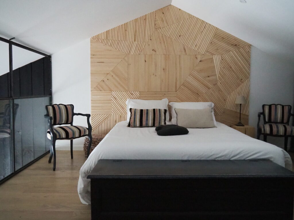 Charred wood and 3D panels, show-room located FR51390